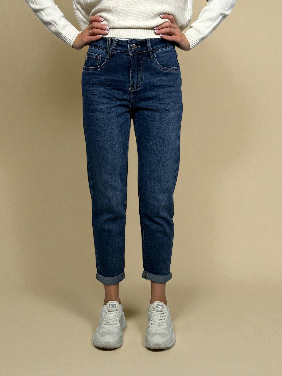 Mom fit džinsi ar balinājumiem