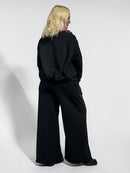 Moderns brīvā stila kostīms sievietēm