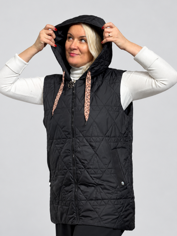 Stepēta pagarināta veste ar kapuci