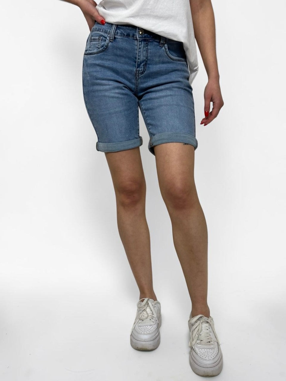 Pieguļoši sieviešu džinsa šorti