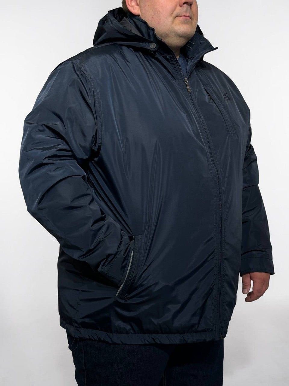 Plāna lielo izmēru virsjaka vīriešiem