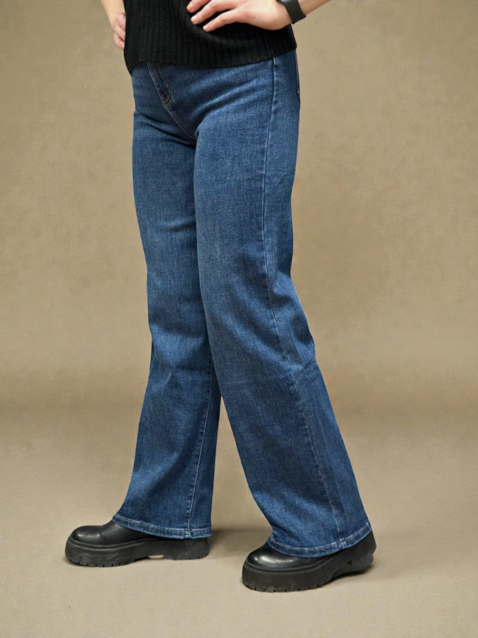 Plati džinsi sievietēm no Goodies