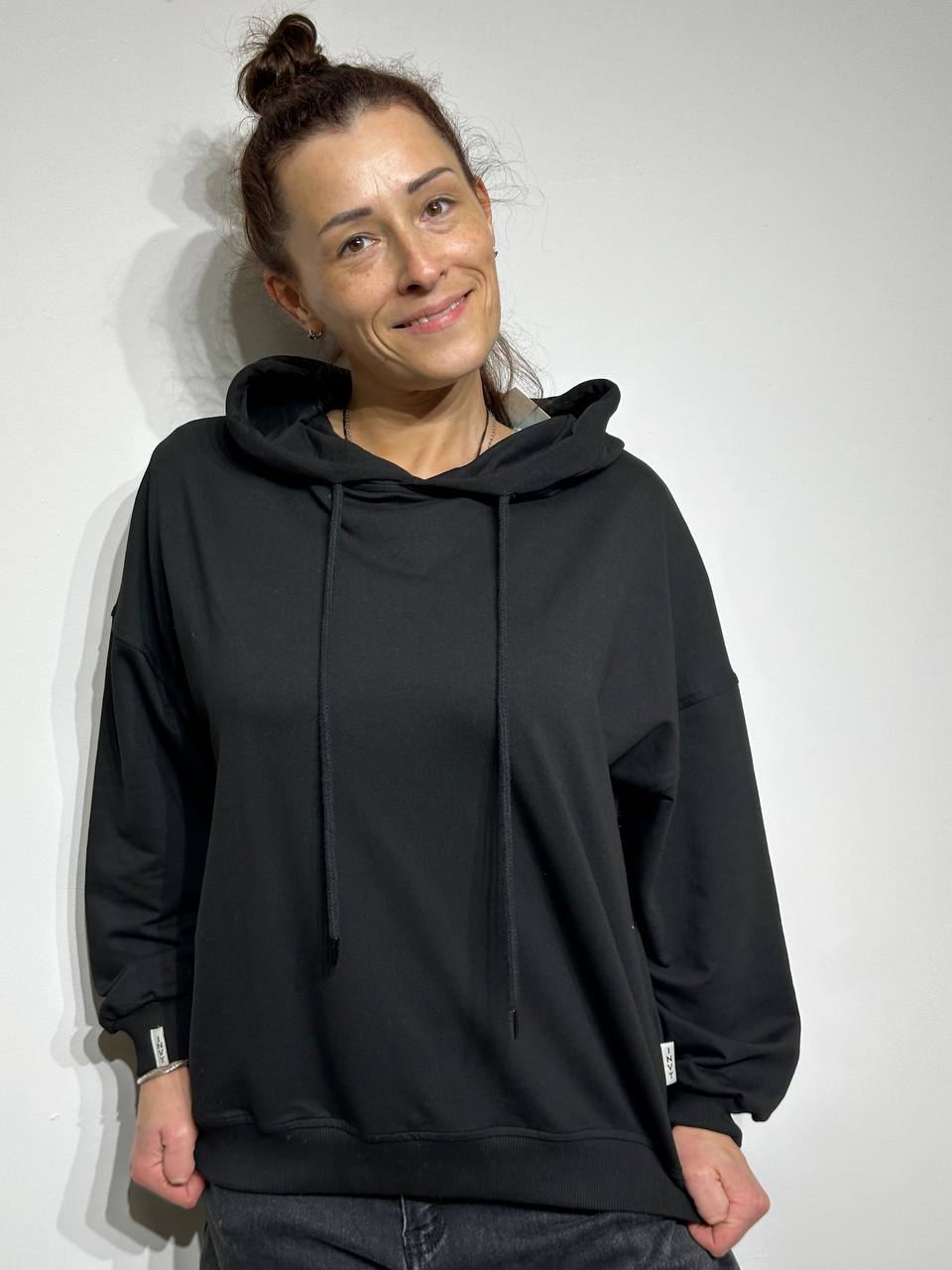 Melns_plāns_hūdijs_sieviešū