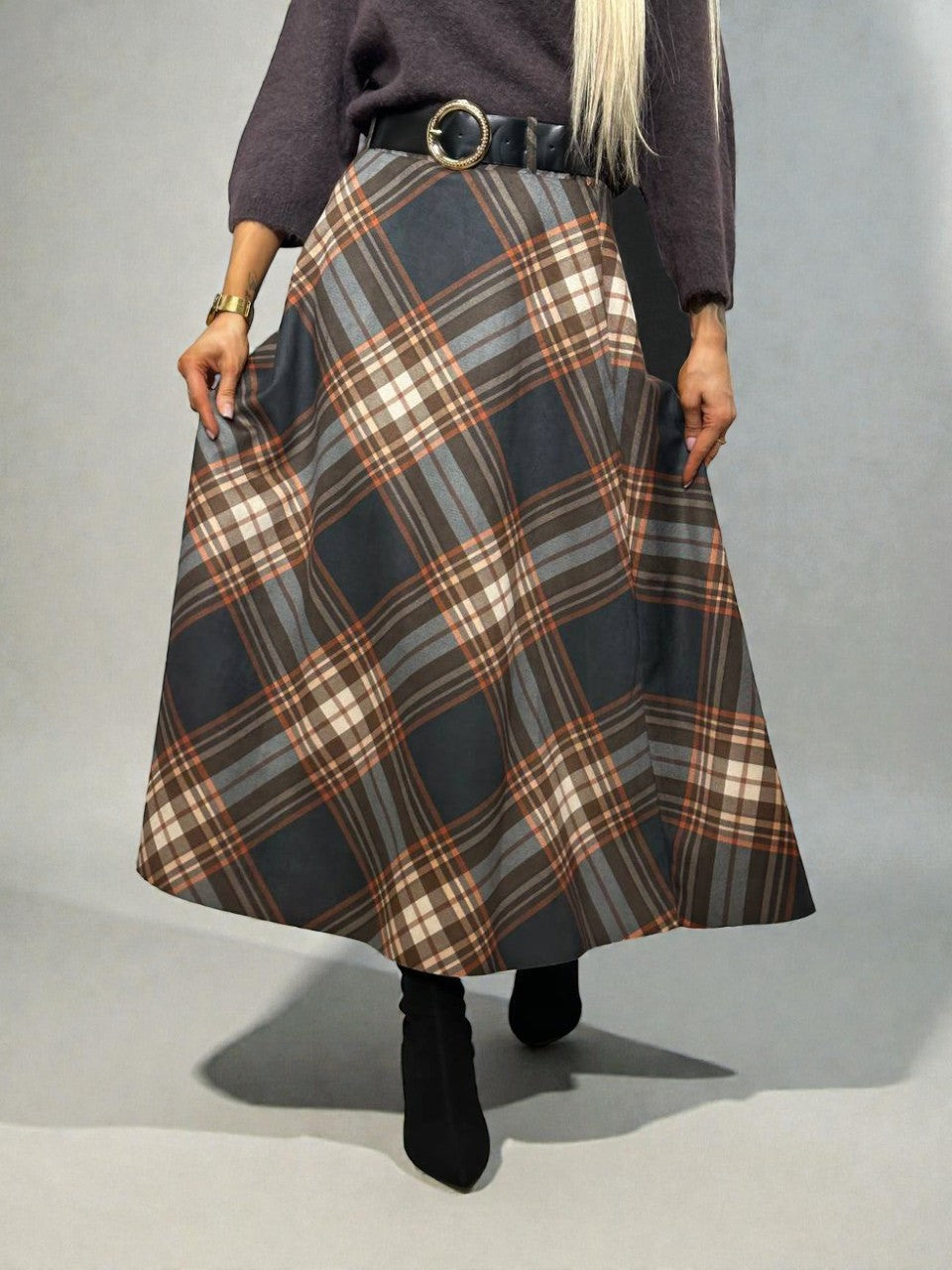 Rudi languoti sijonai su diržu