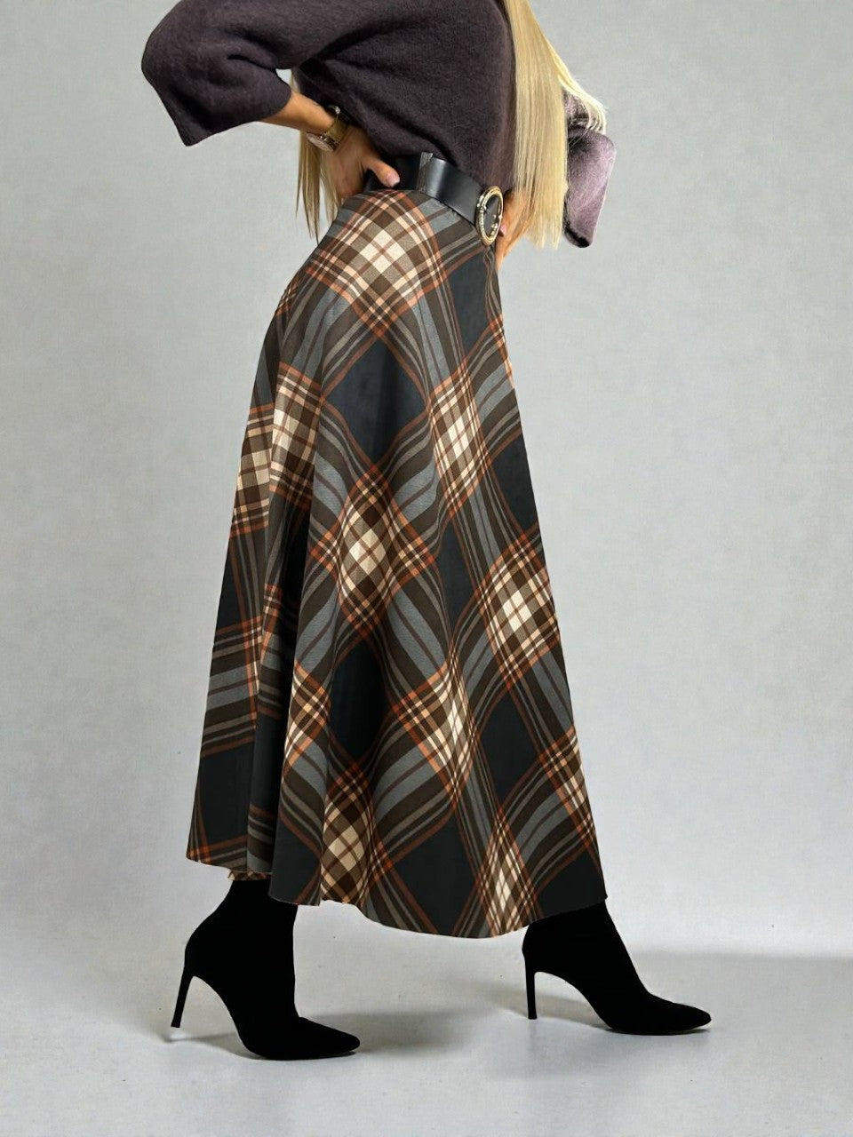 Rudi languoti sijonai su diržu