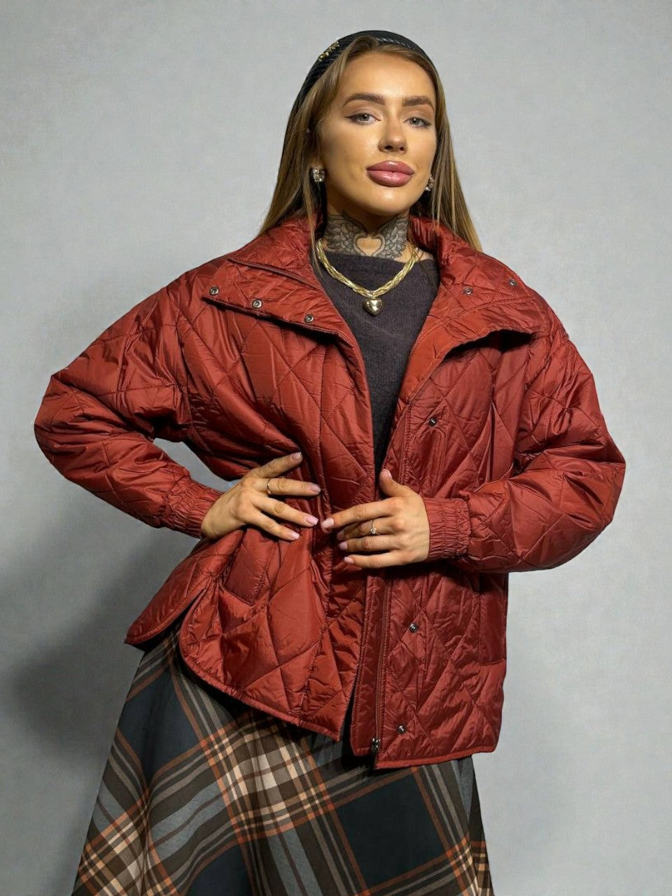 Красная стеганая куртка
