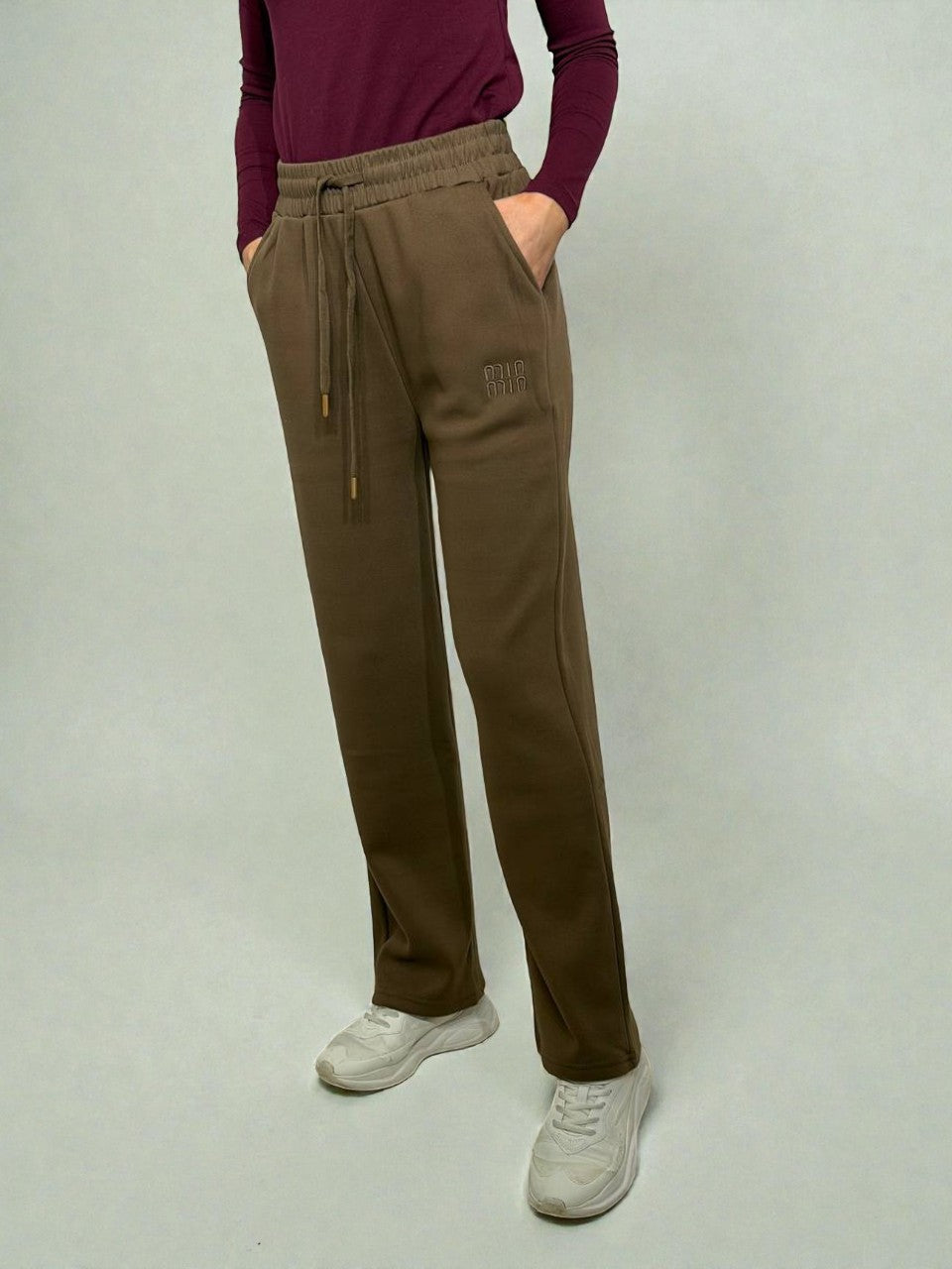 Siltinātas, taisnas bikses sievietēm