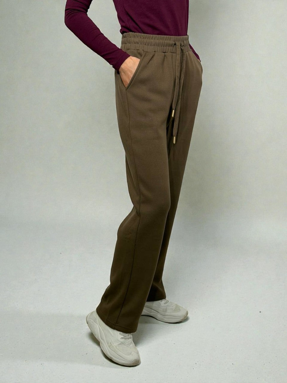 Siltinātas, taisnas bikses sievietēm