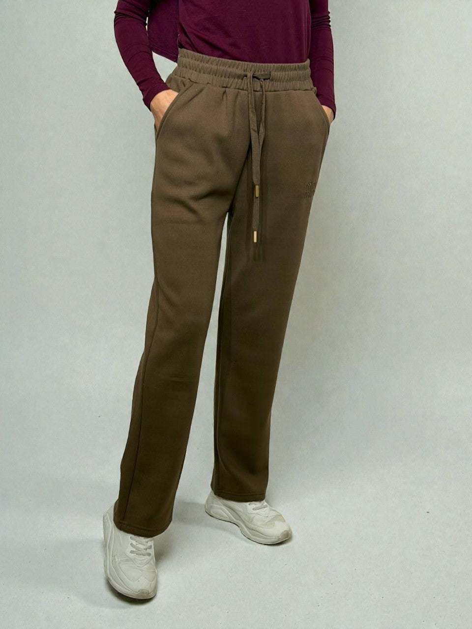 Siltinātas, taisnas bikses sievietēm