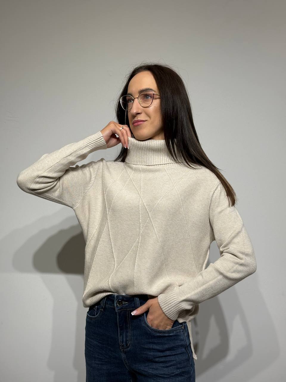 Silts džemperis ar šķēlumiem sānos