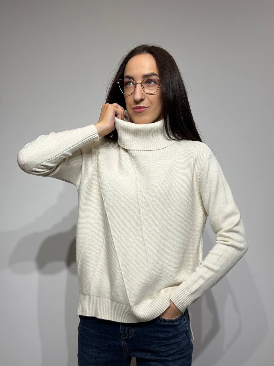 Silts džemperis ar šķēlumiem sānos