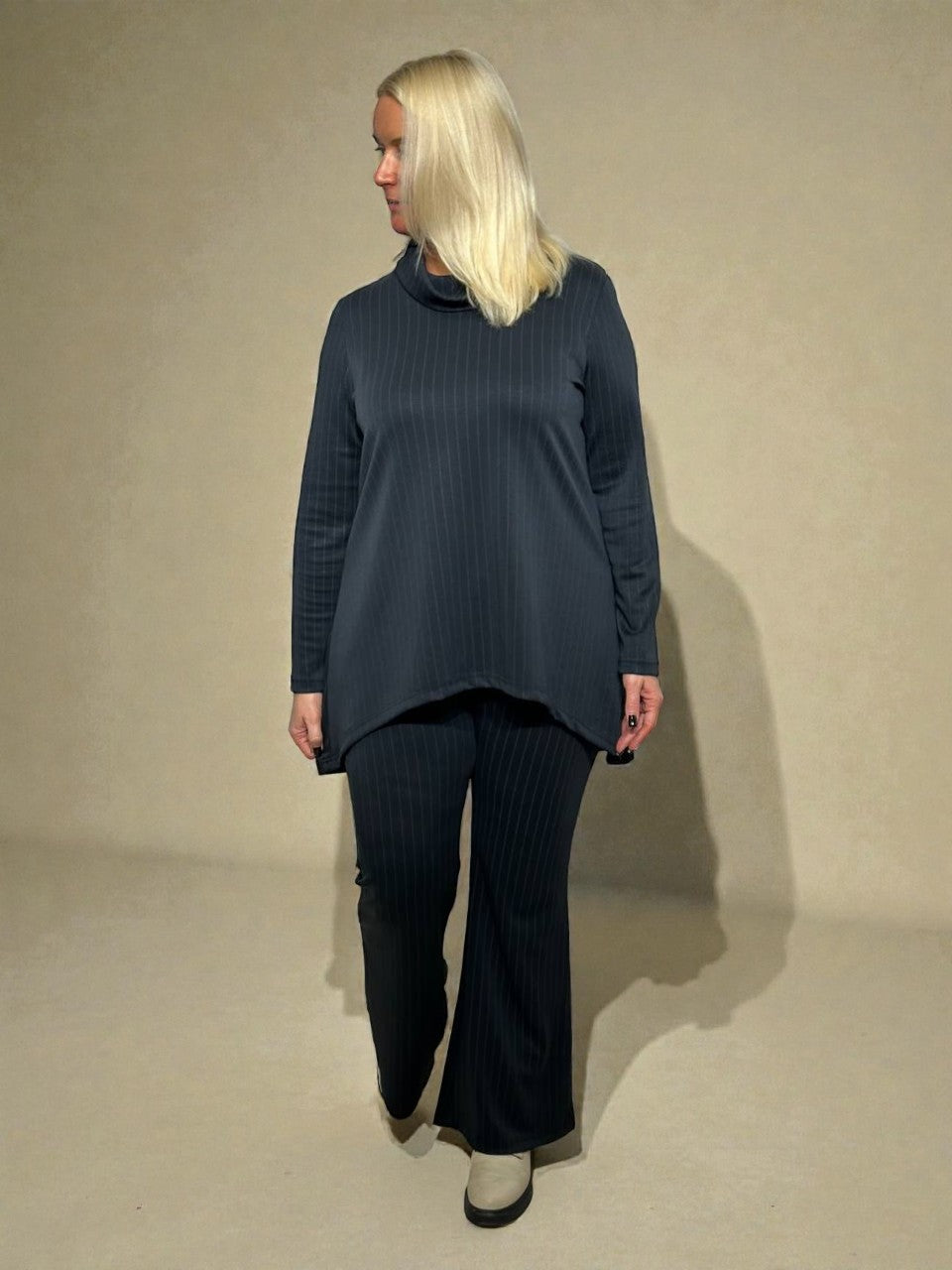 Solīds naiste pükste ülikond