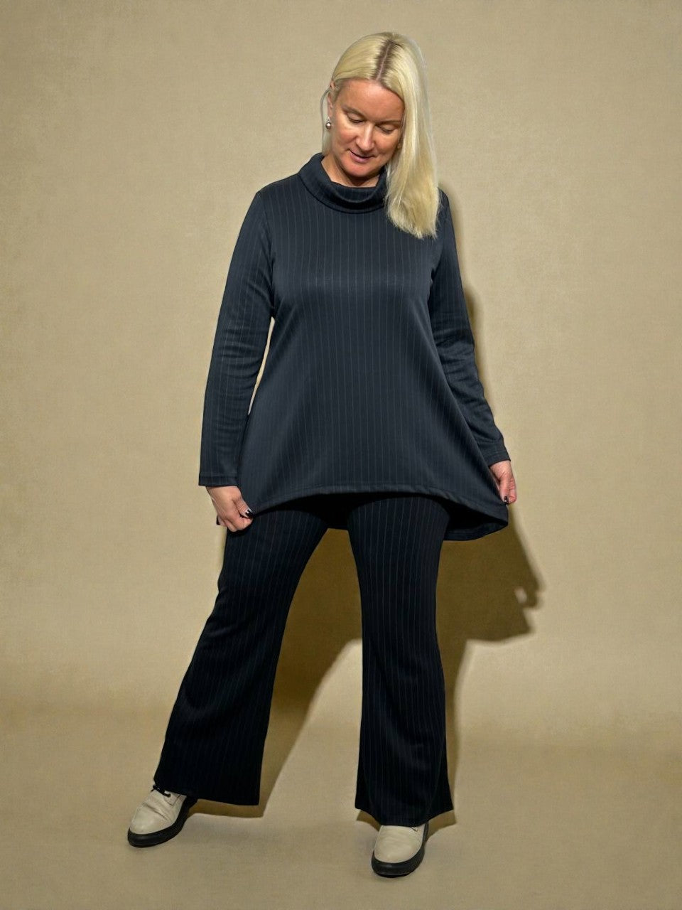 Solīds naiste pükste ülikond