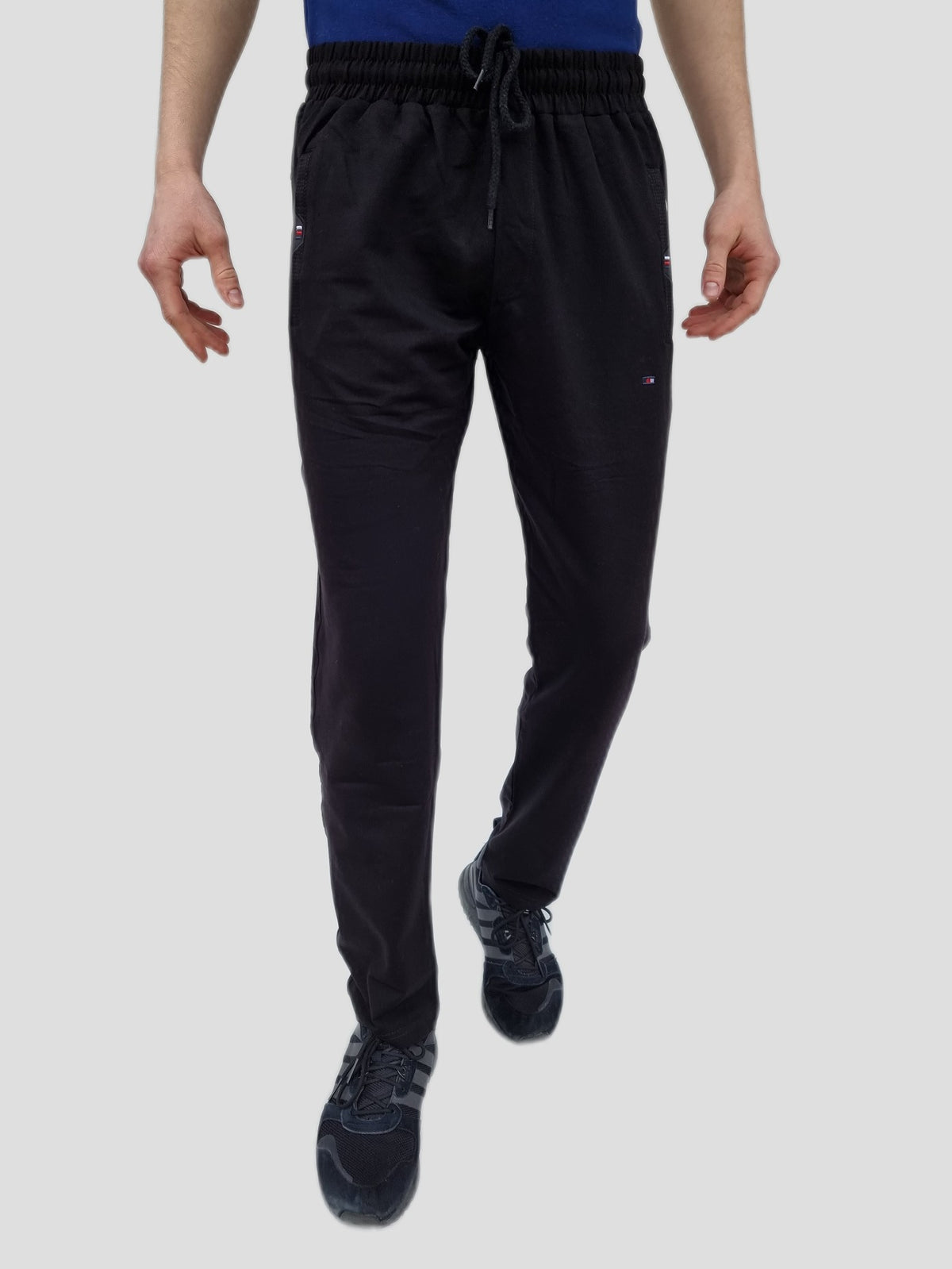 Sporty pants with straight ends