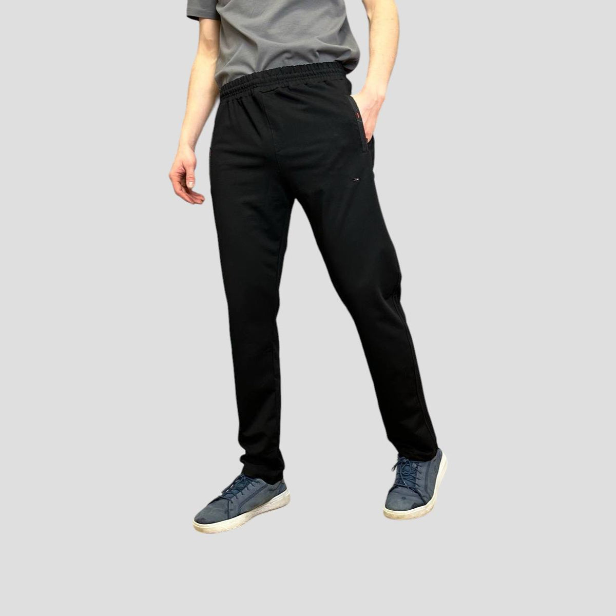 Sporty pants with straight ends