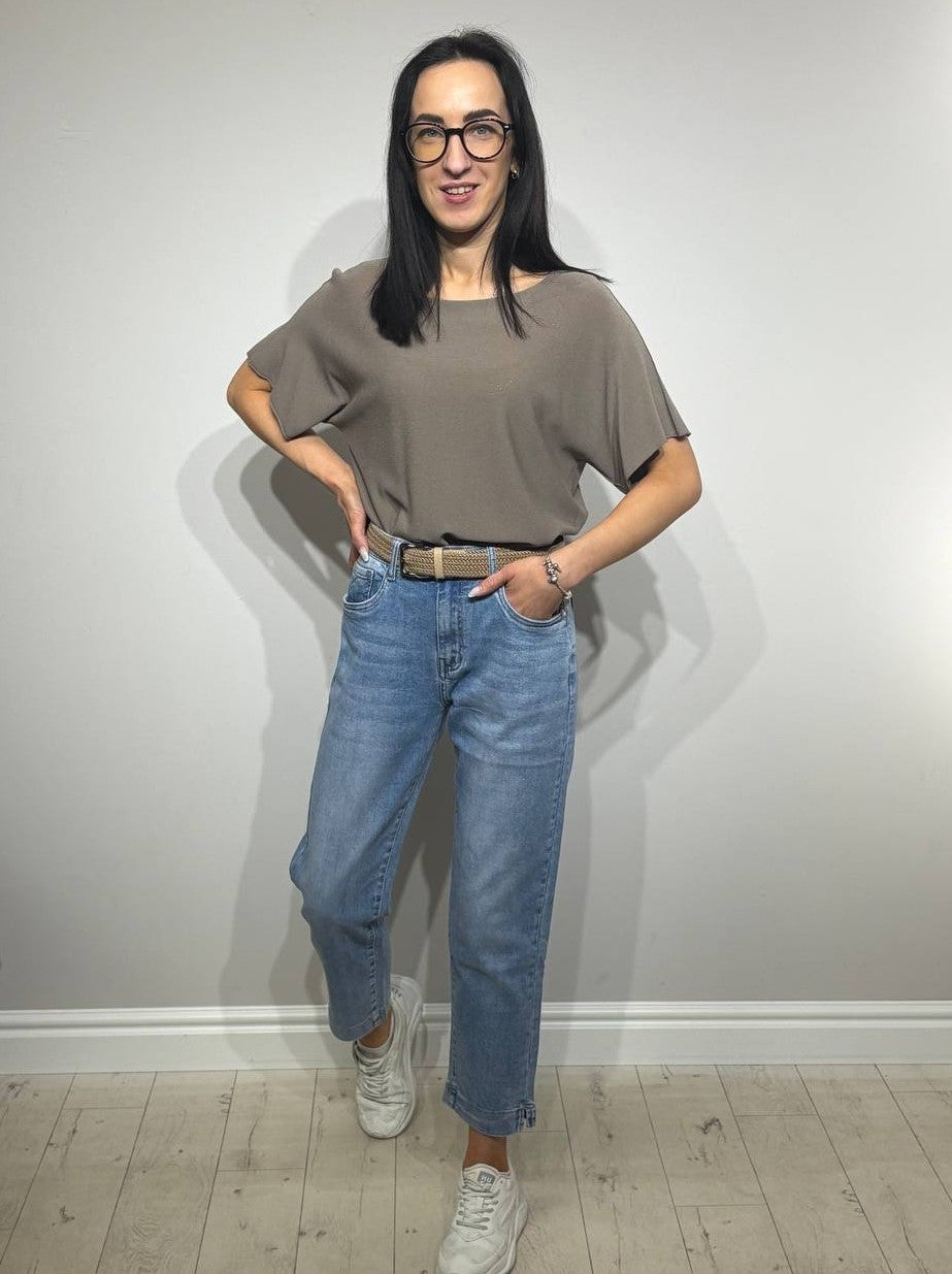 Vasaras īsie džinsi ar šķēlumiem