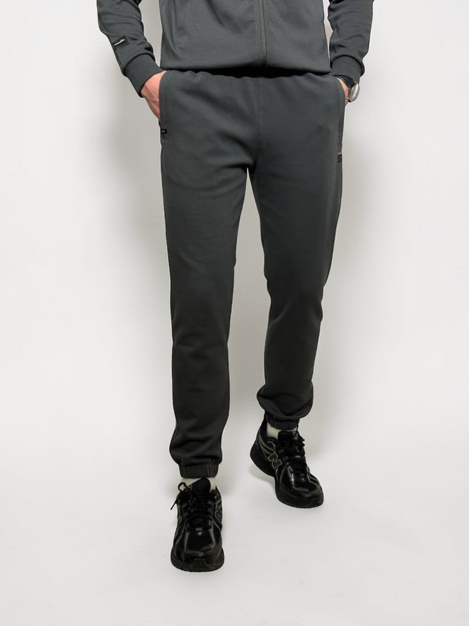Lightweight cotton sports pants for men