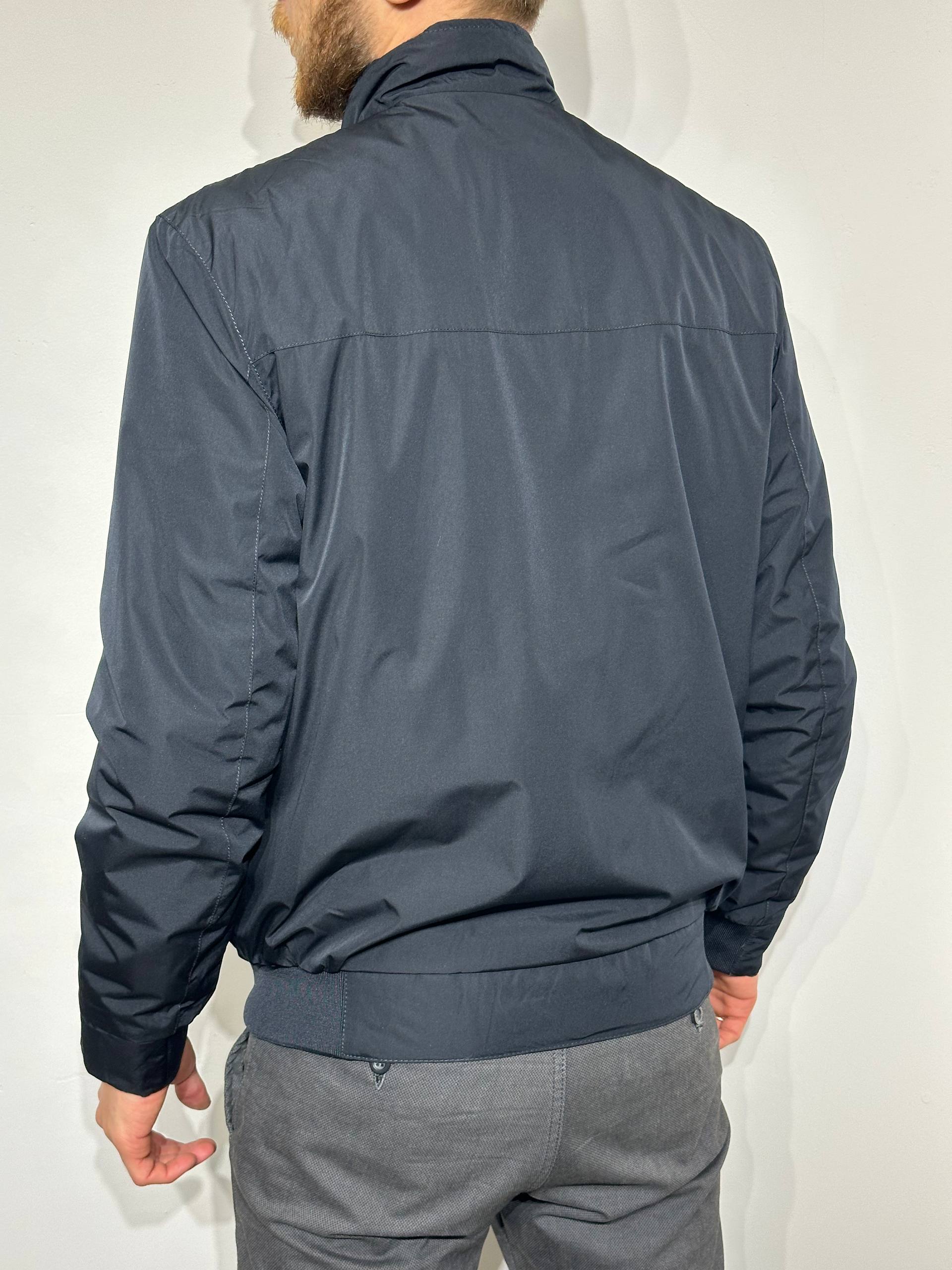 Vīriešu pavasara virsjaka bez kapuces