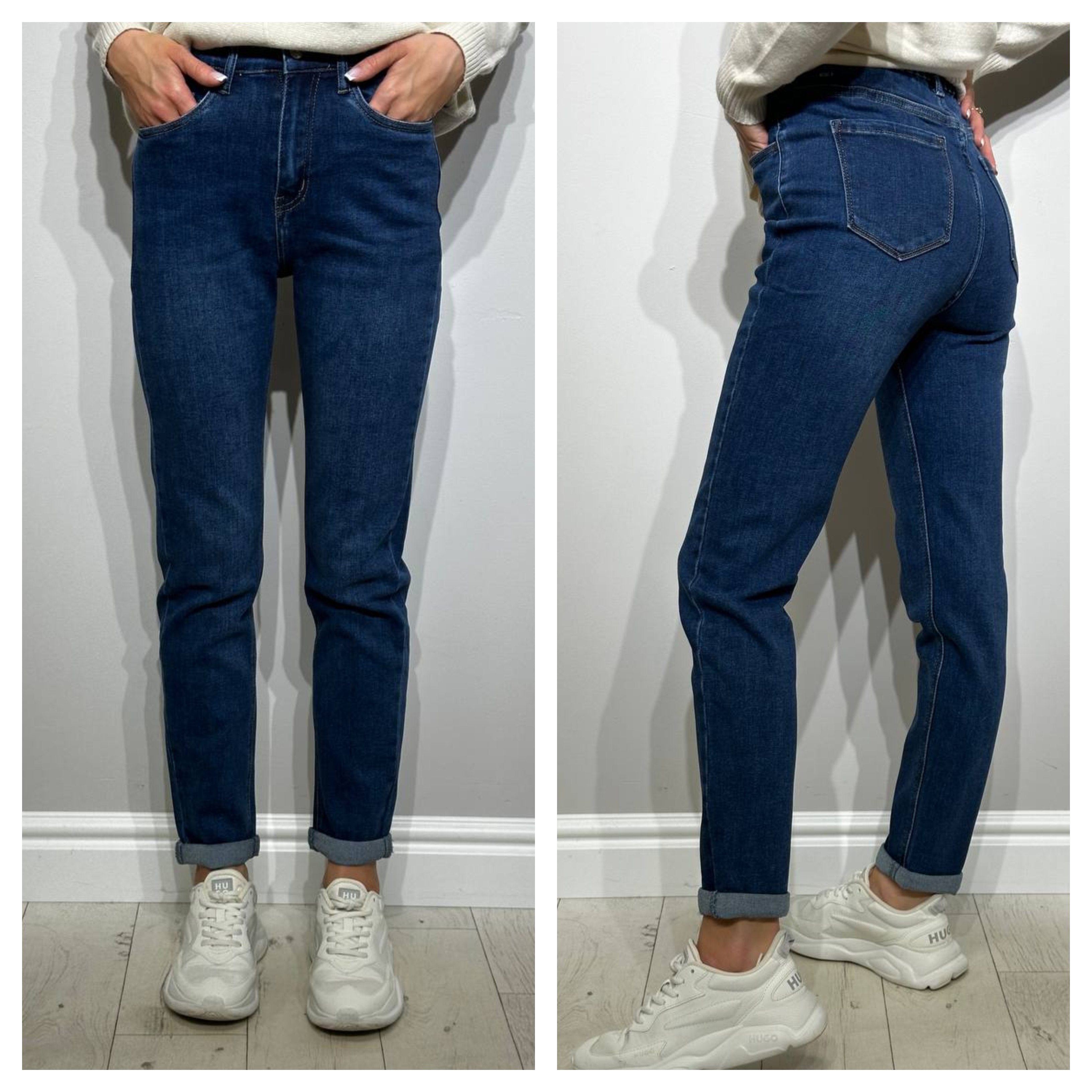 Mom fit džinsi ar gumiju mugurpusē