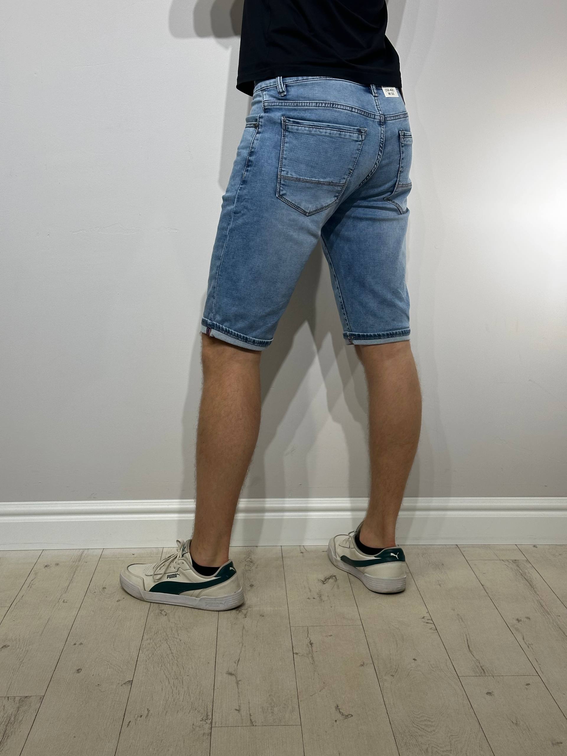 Gaiši džinsa šorti vīriešiem