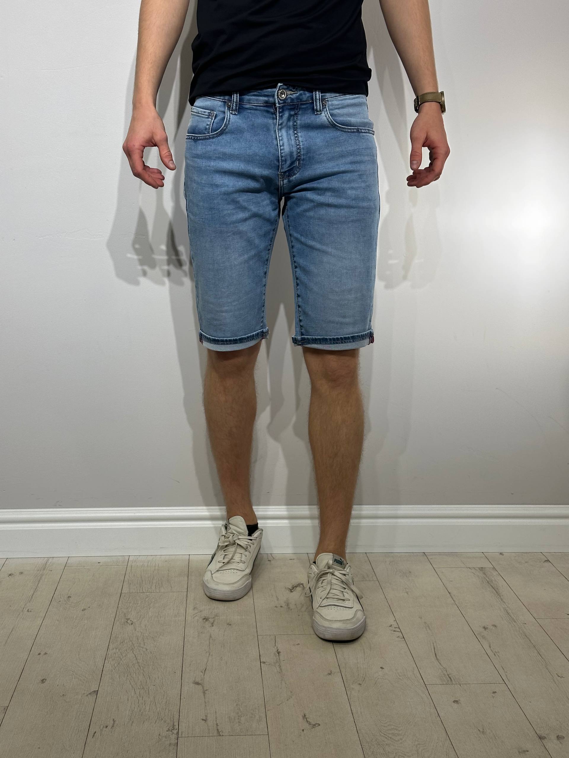 Gaiši džinsa šorti vīriešiem