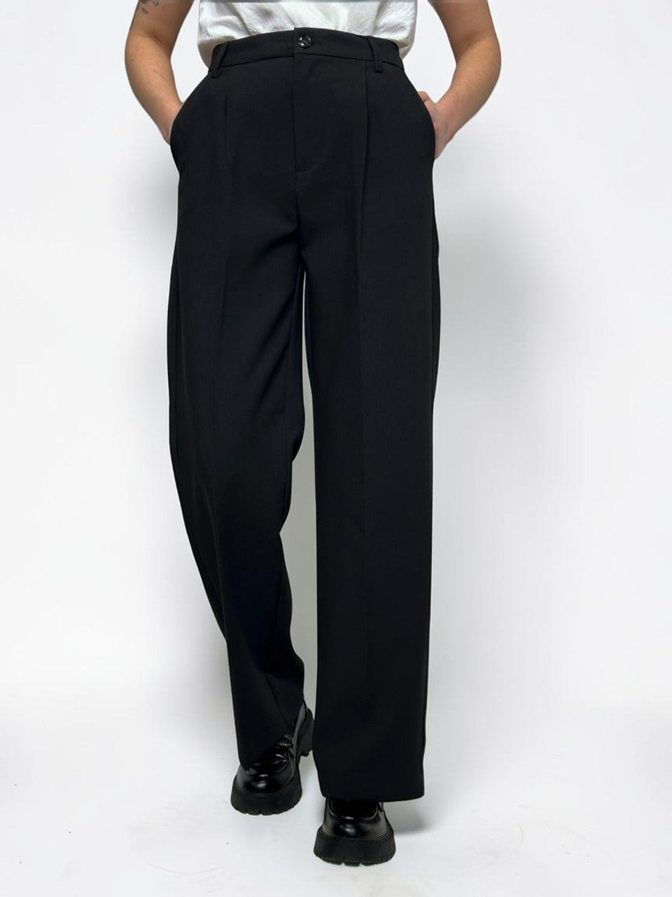 Classic pants for women