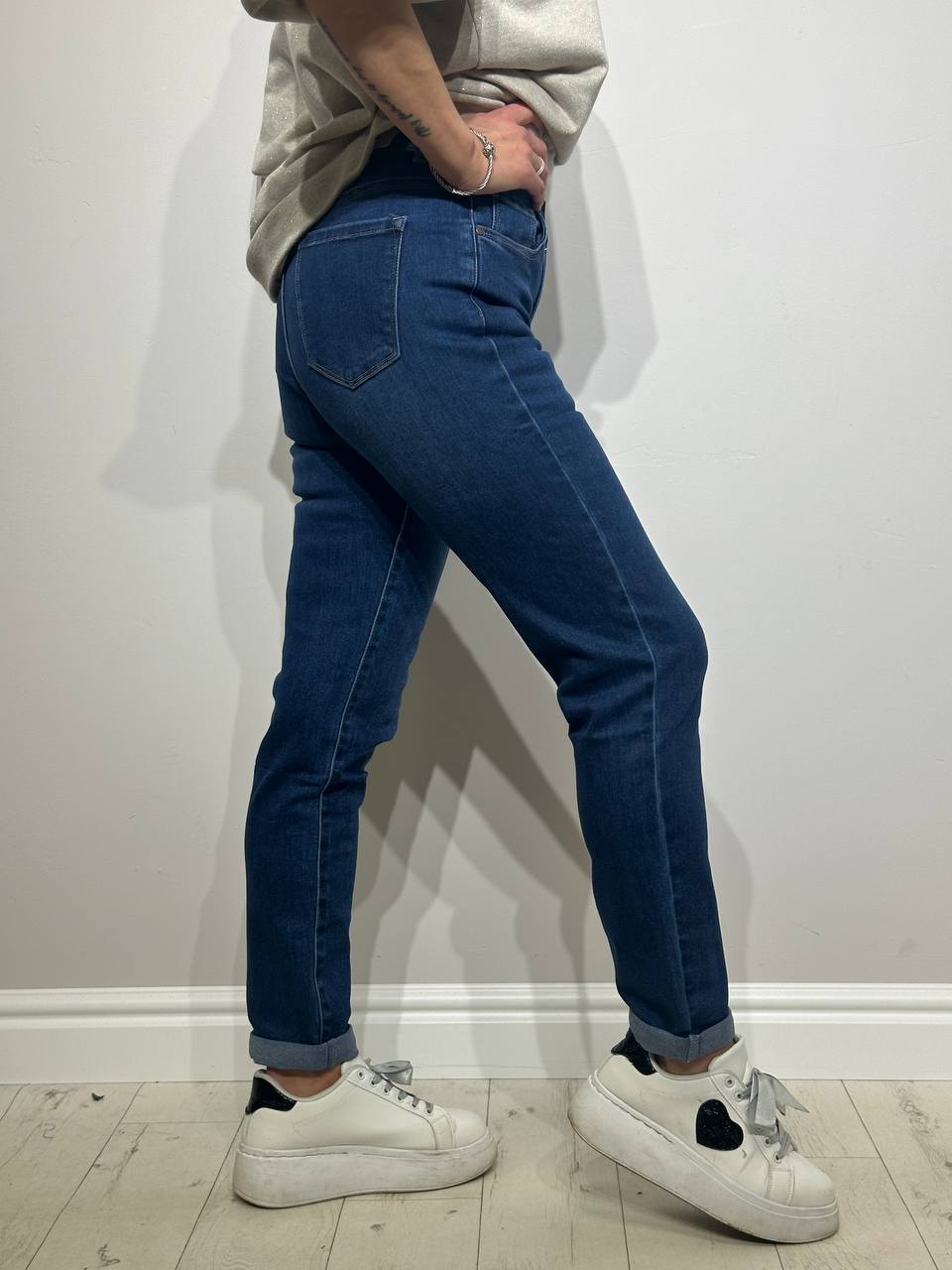 Klasiski_džinsi_sievietēm