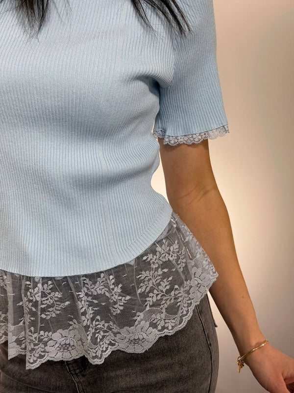 Elegant women's blouse with lace
