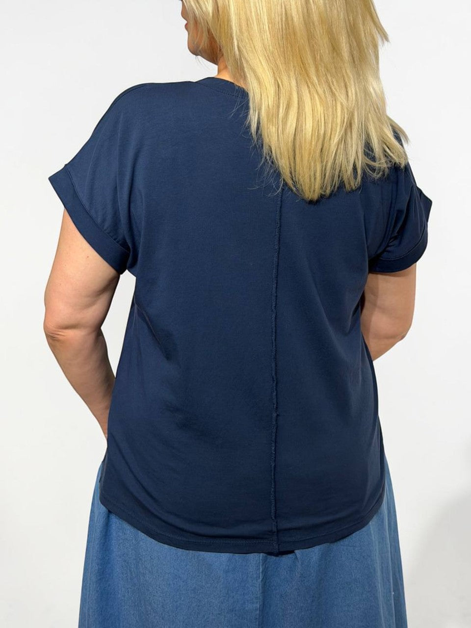 Vasaras tops ar V-veida izgriezumu