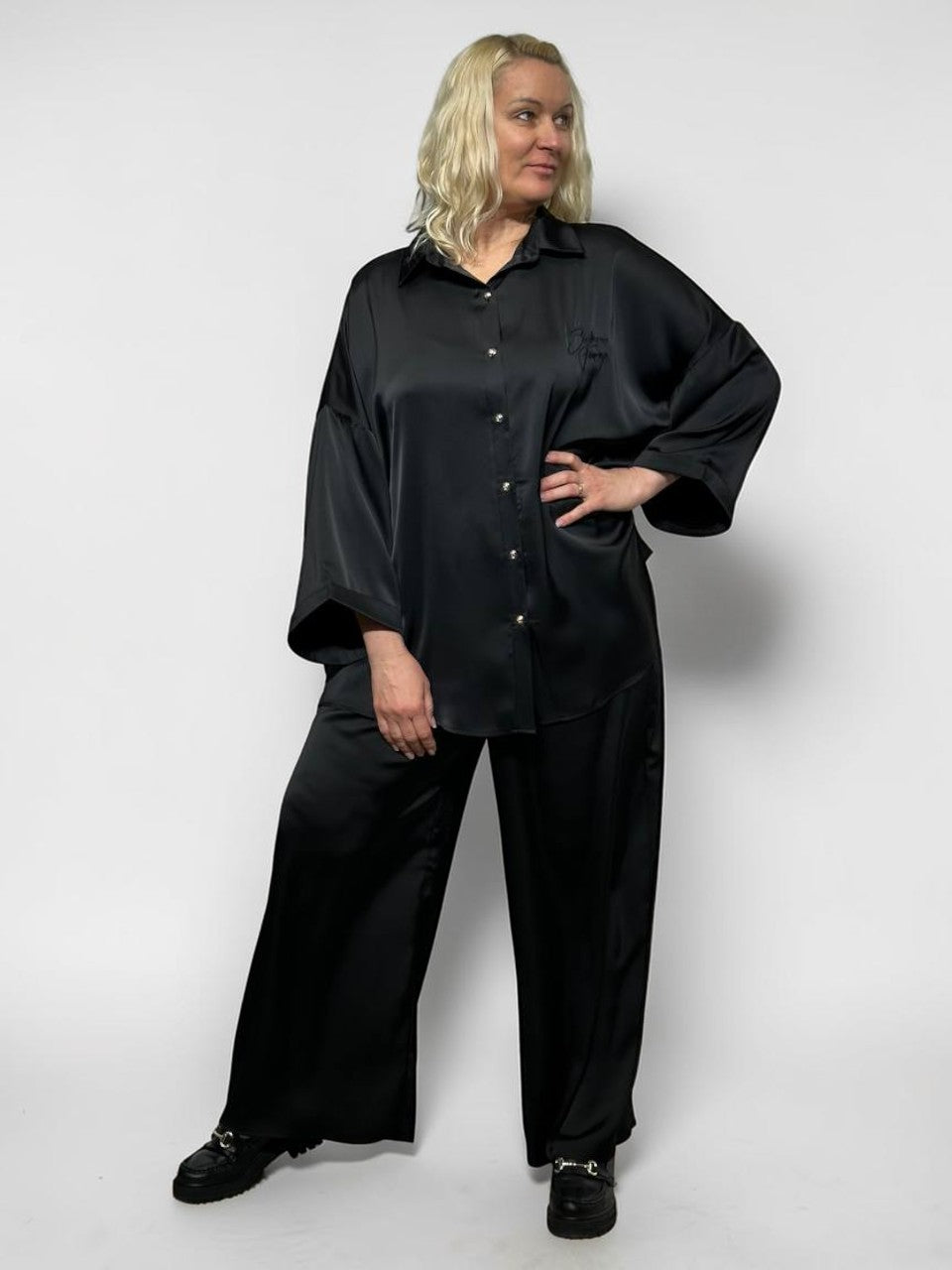 Išskirtinis kostiumas moterims