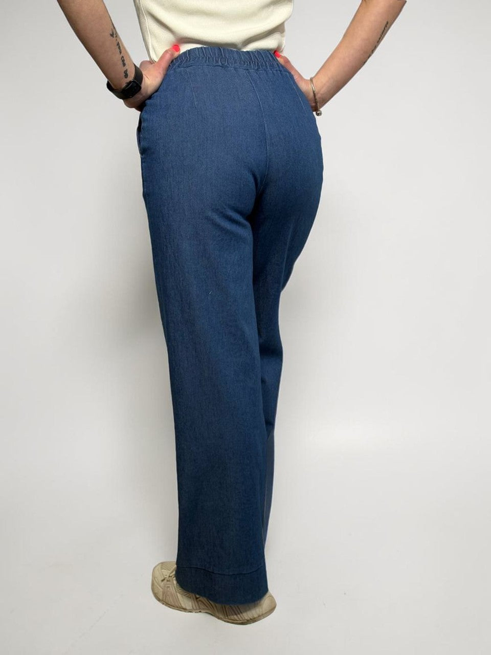 Sieviešu platie džinsi ar gumiju viduklī