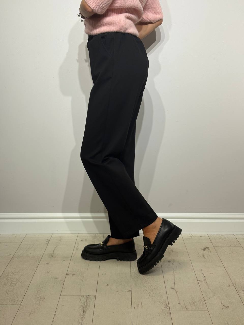 Solīdas sieviešu bikses ar jostu