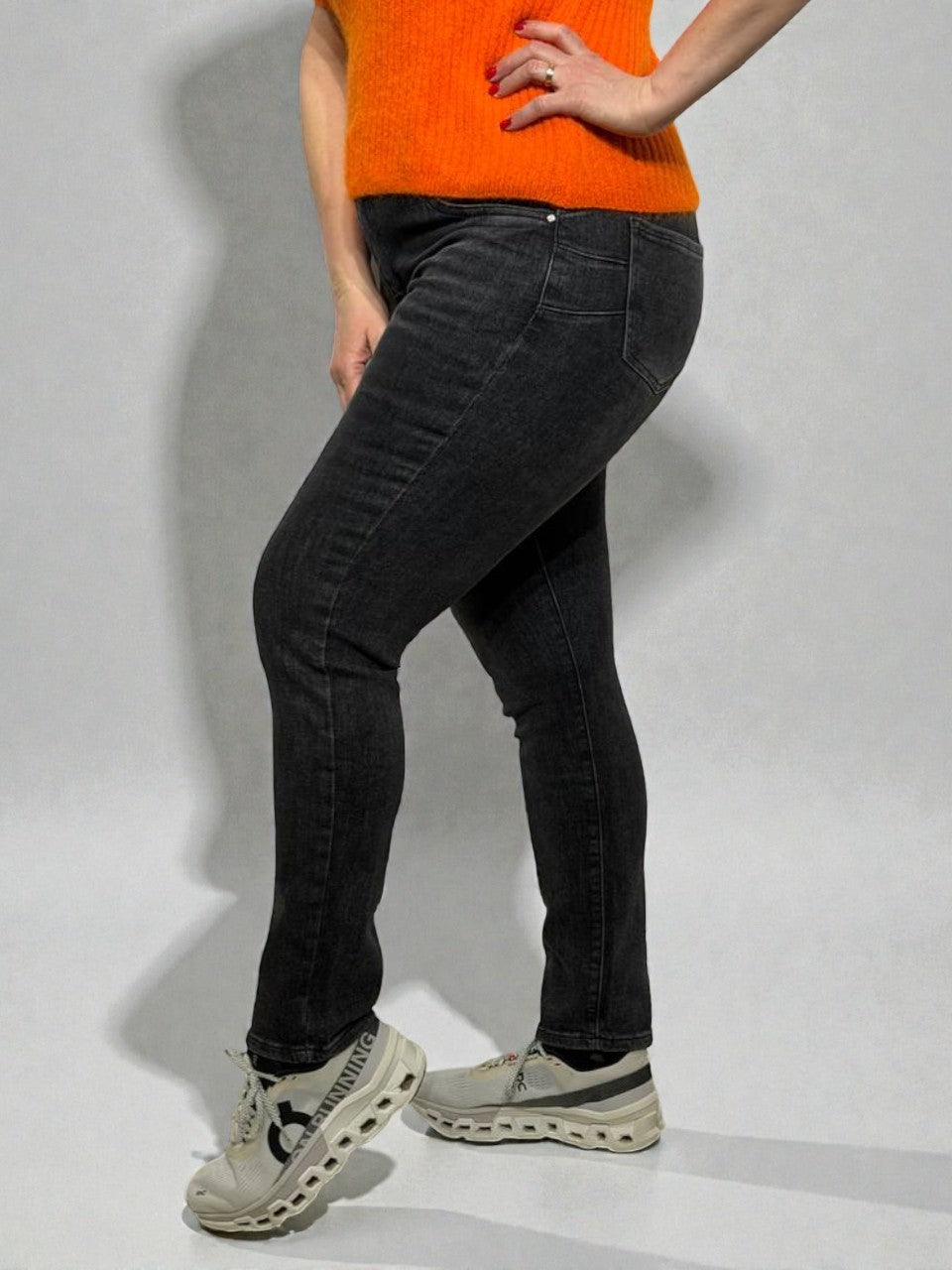 Push-up pieguloši džinsi