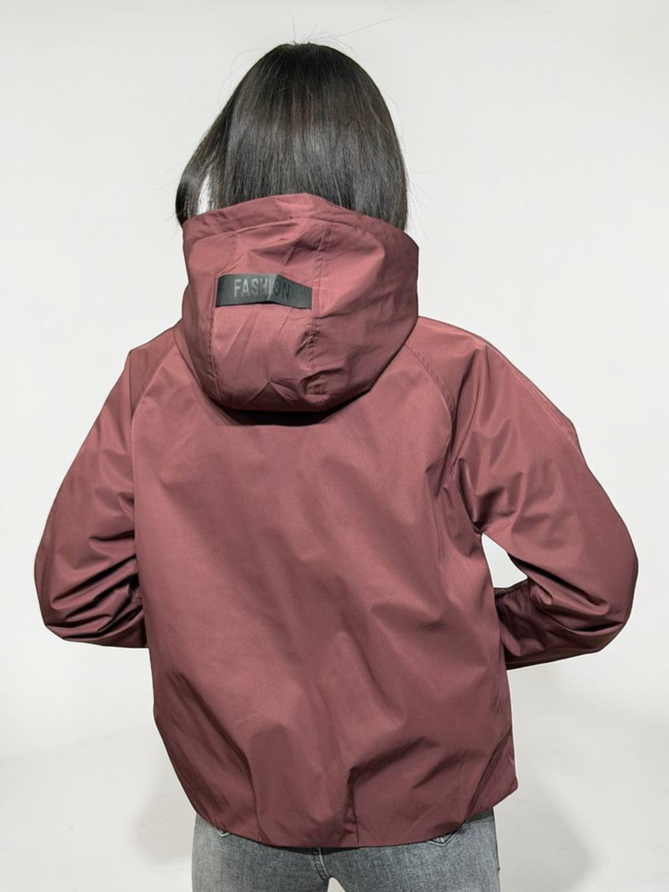 Õhuke sportliku stiiliga pealisjakke