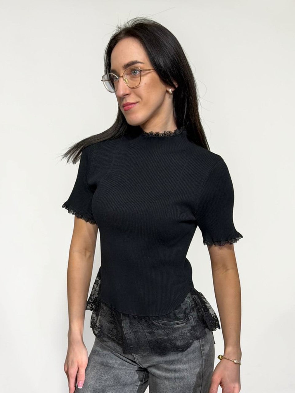 Eleganta sieviešu blūze ar mežģīnēm