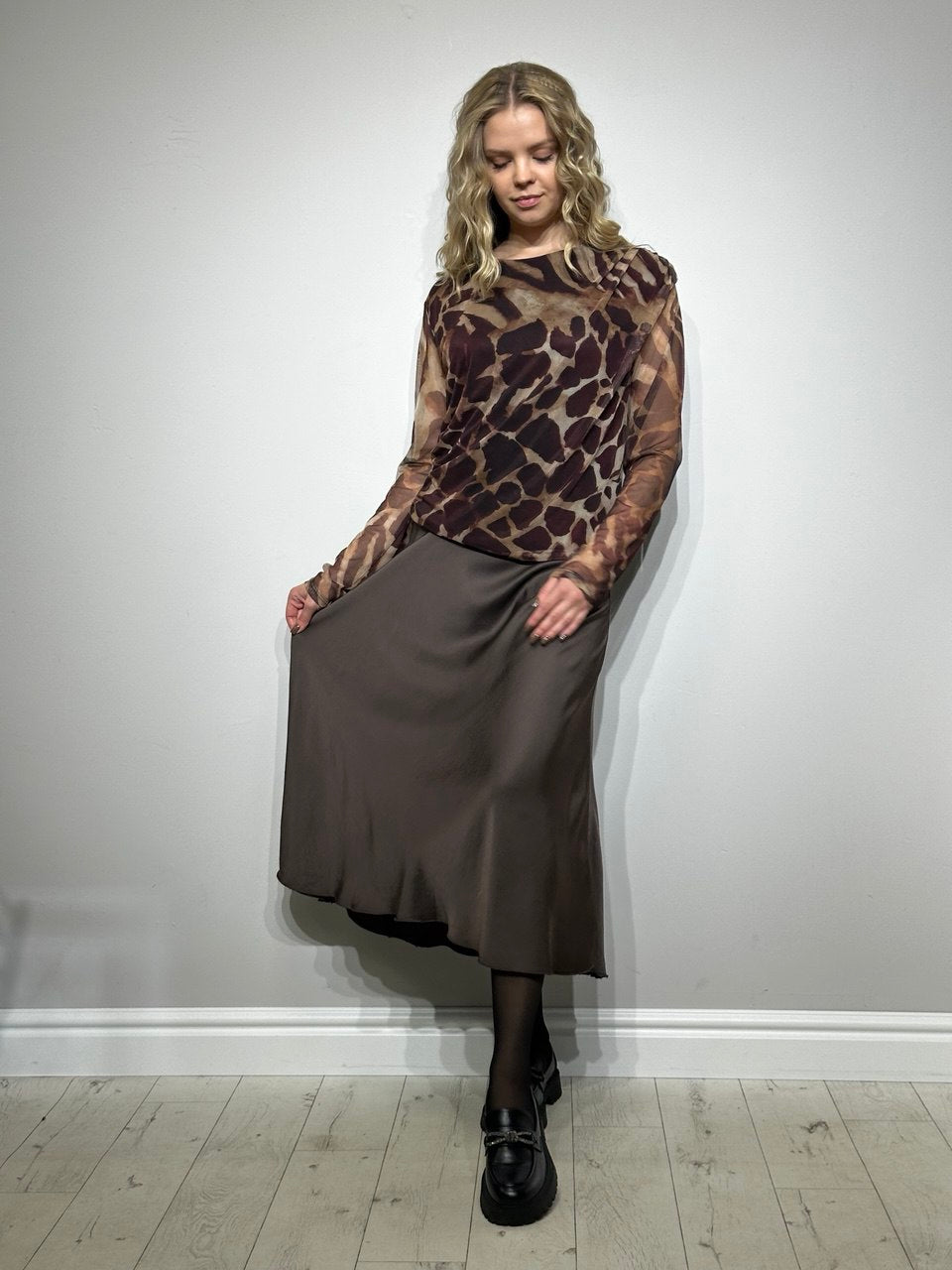 Current midi length festive skirt