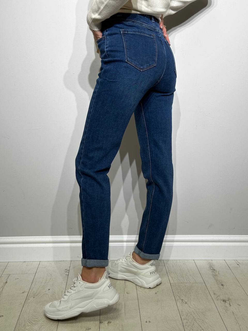 Mom fit džinsai su gumyte nugaroje