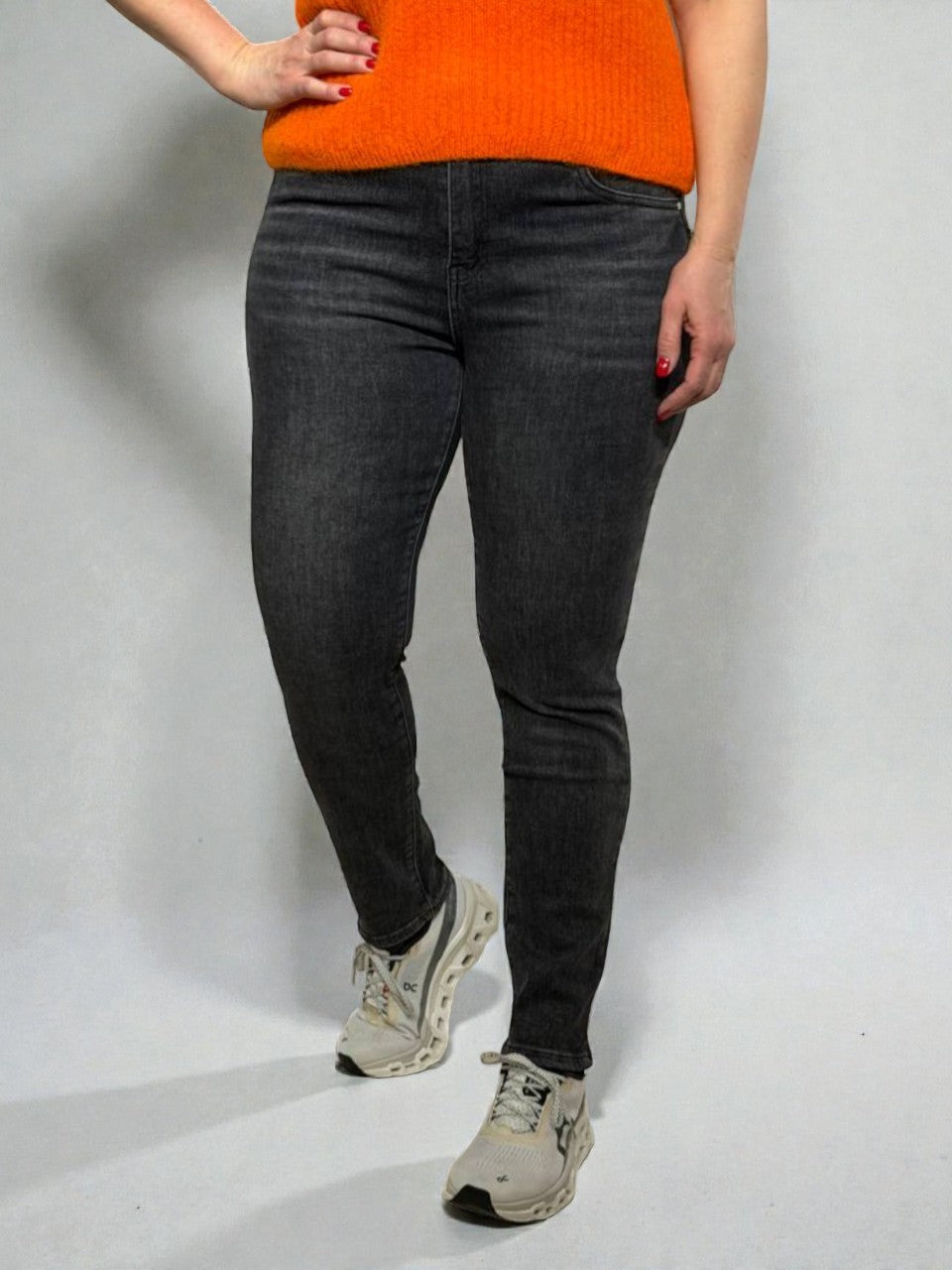 Push-up pieguloši džinsi