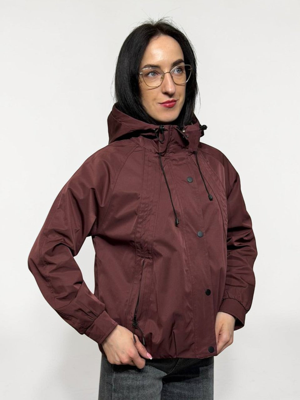 Õhuke sportliku stiiliga pealisjakke