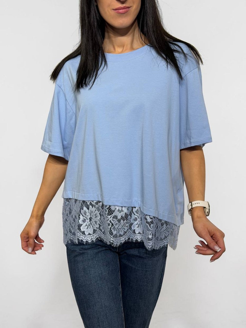 Tops ar mežģīņu apakšmalu