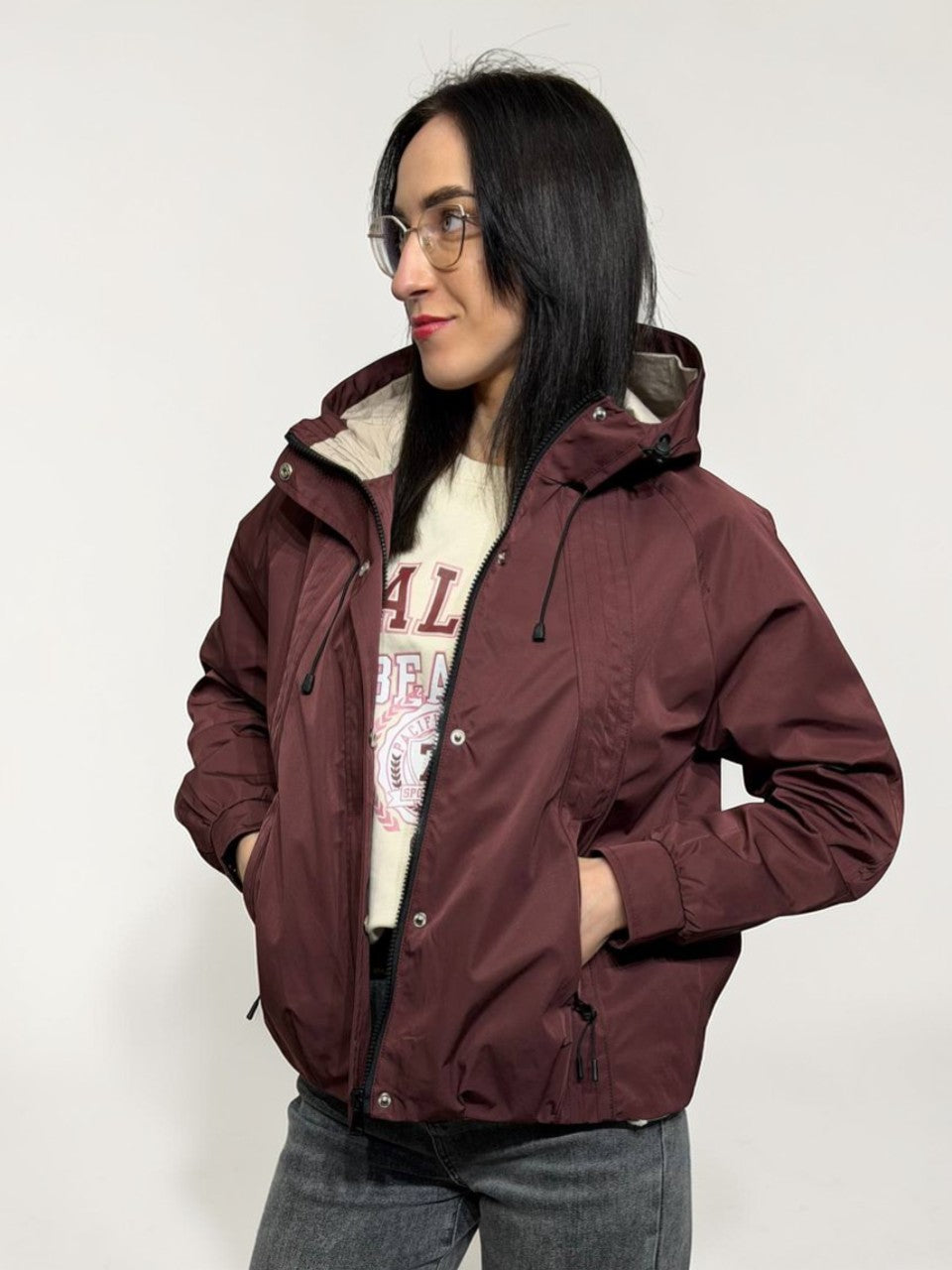 Õhuke sportliku stiiliga pealisjakke