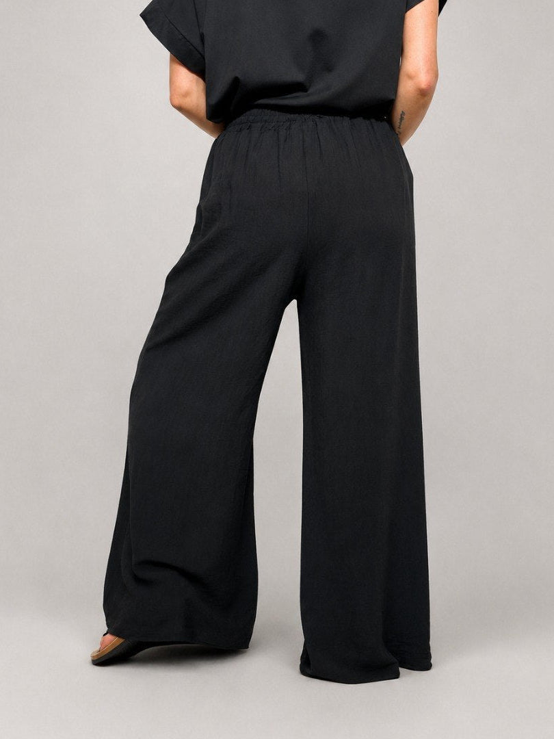 Elegant, wide summer pants