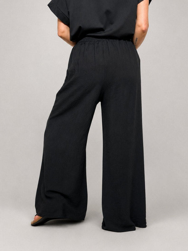 Elegant, wide summer pants