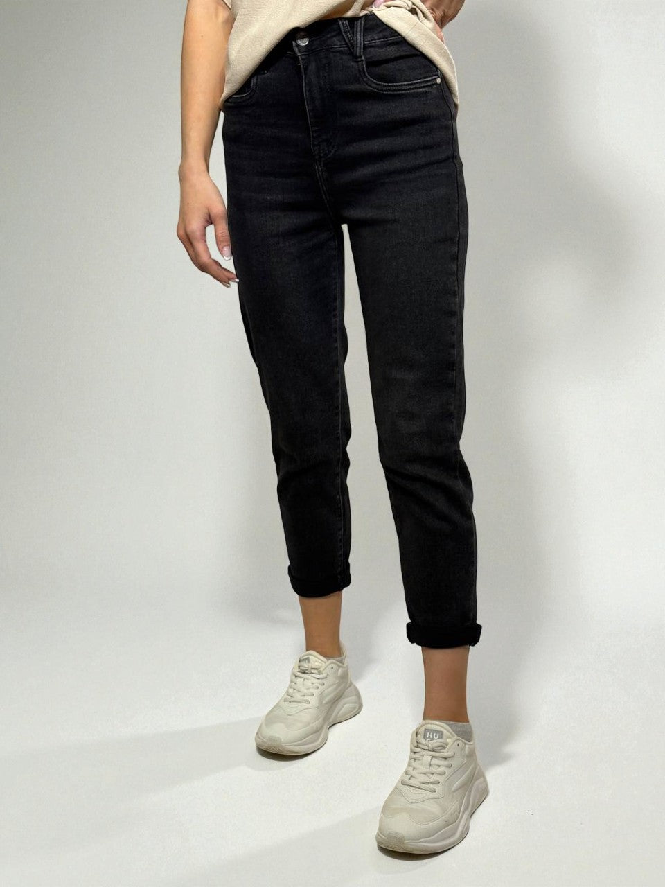 Laisvo silueto grafito pilkos džinsai