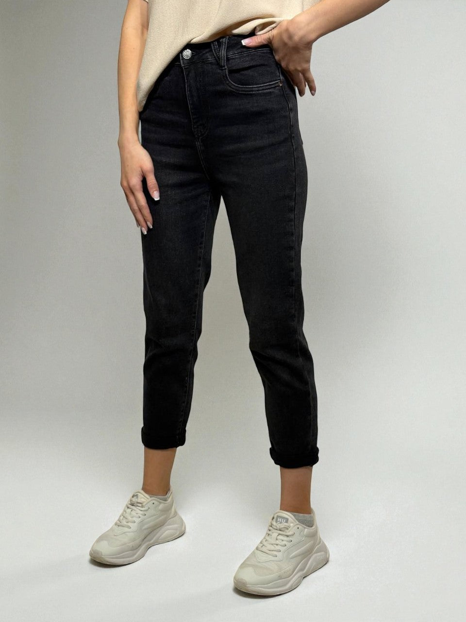 Laisvo silueto grafito pilkos džinsai