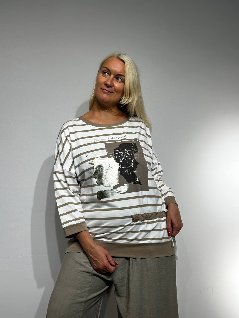 Svītrains sieviešu džemperis