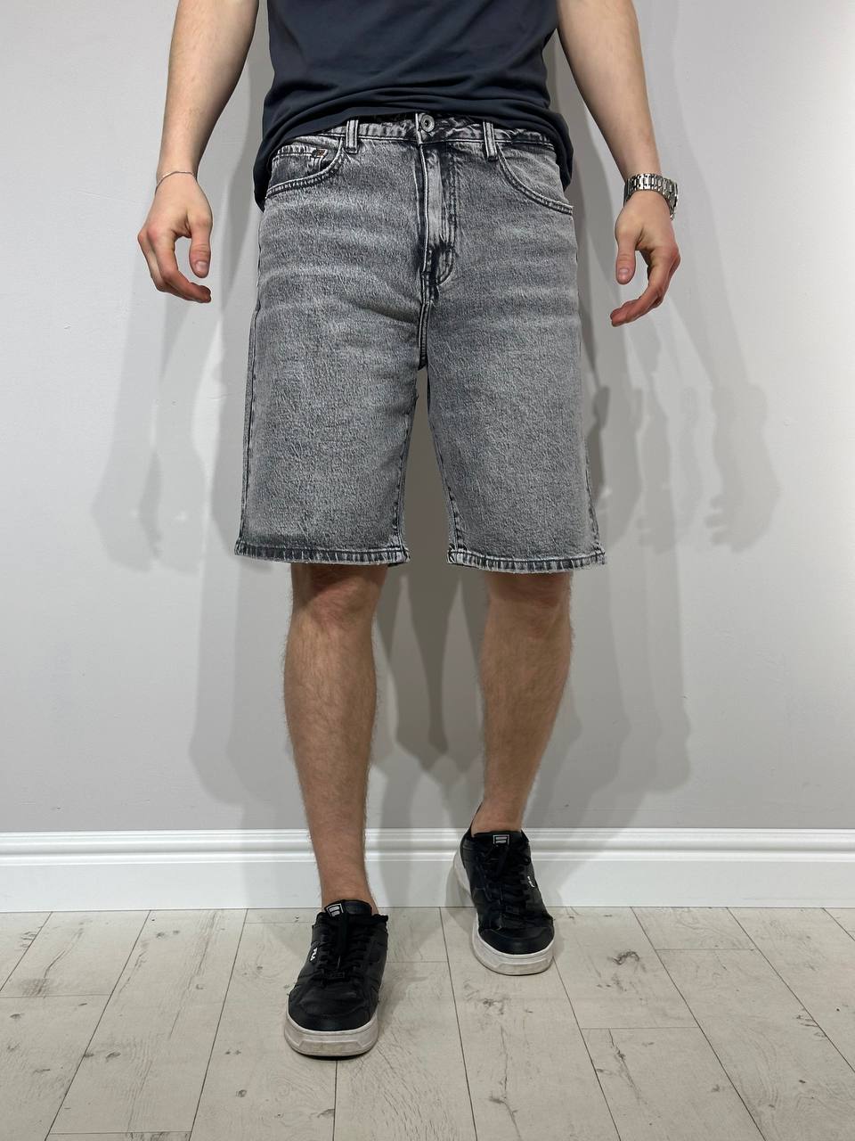 Laisvi džinsiniai šortai vyrams