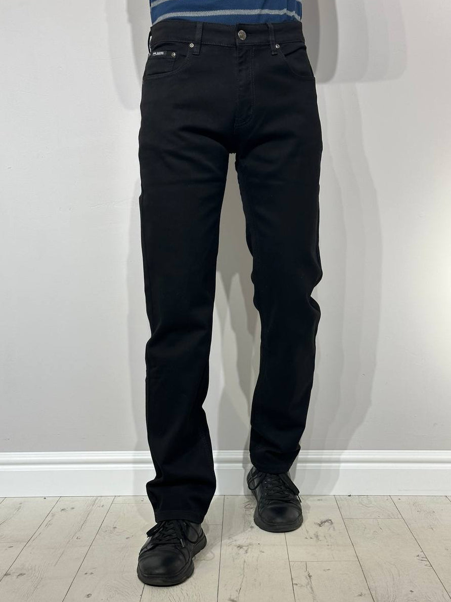 Pikendatud mustad teksad meestele, Regular fit