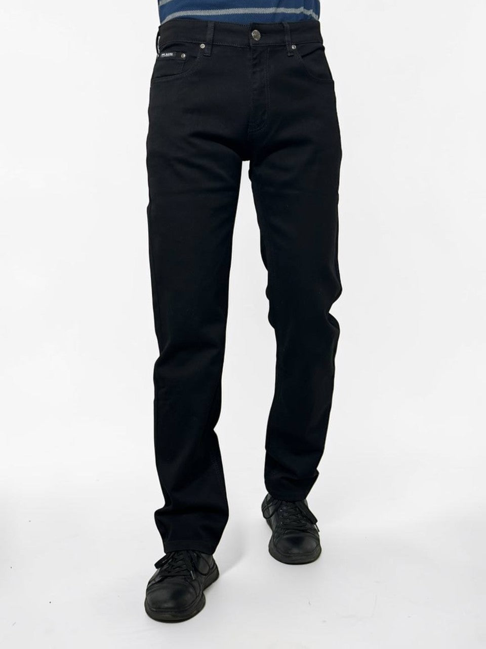 Pikendatud mustad teksad meestele, Regular fit