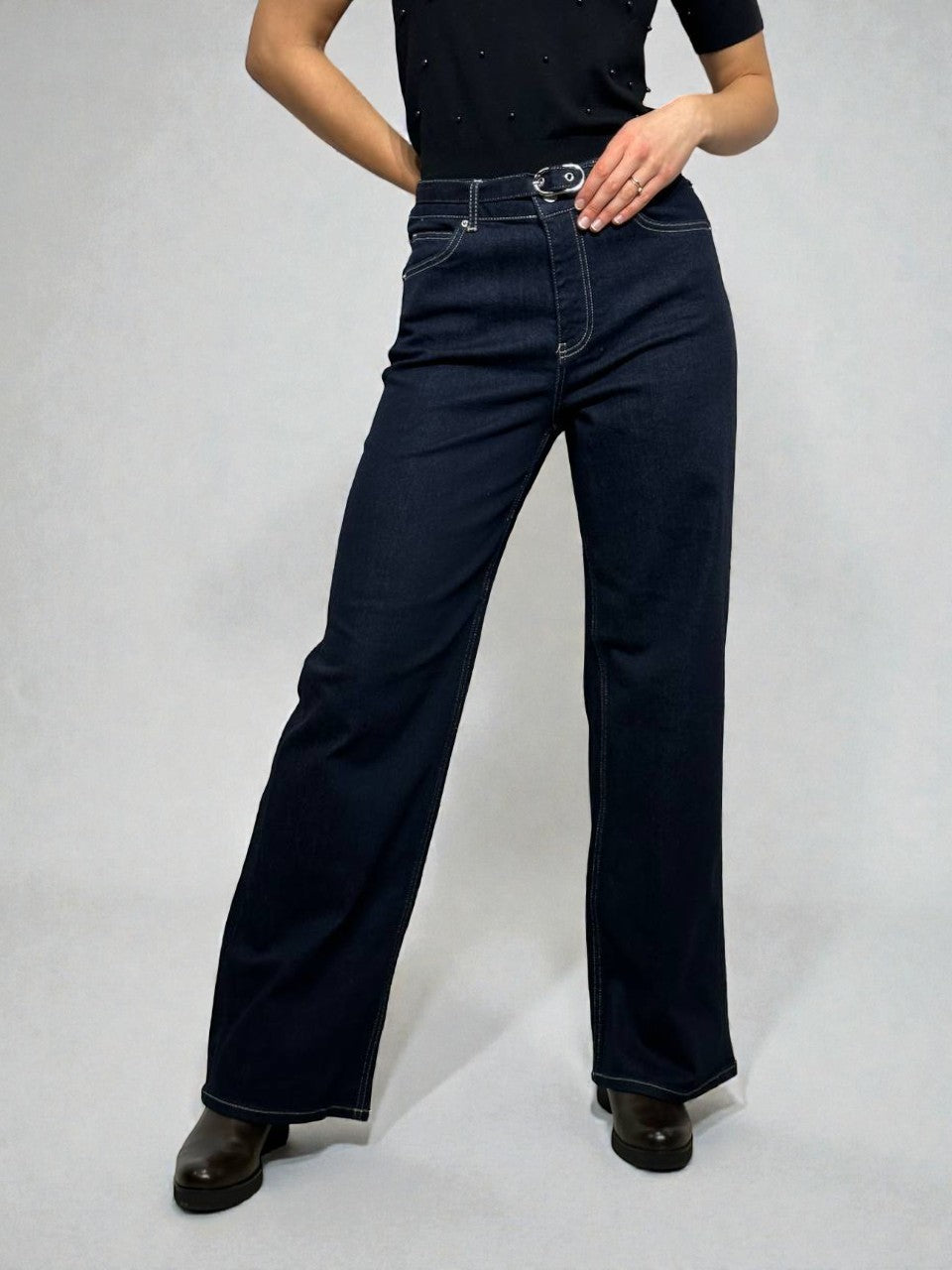 Taisni džinsi ar jostiņu